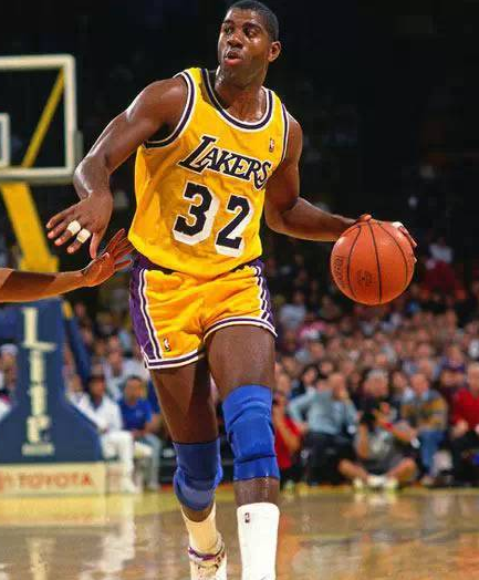 孙兴慜因伤 孙兴慜因伤